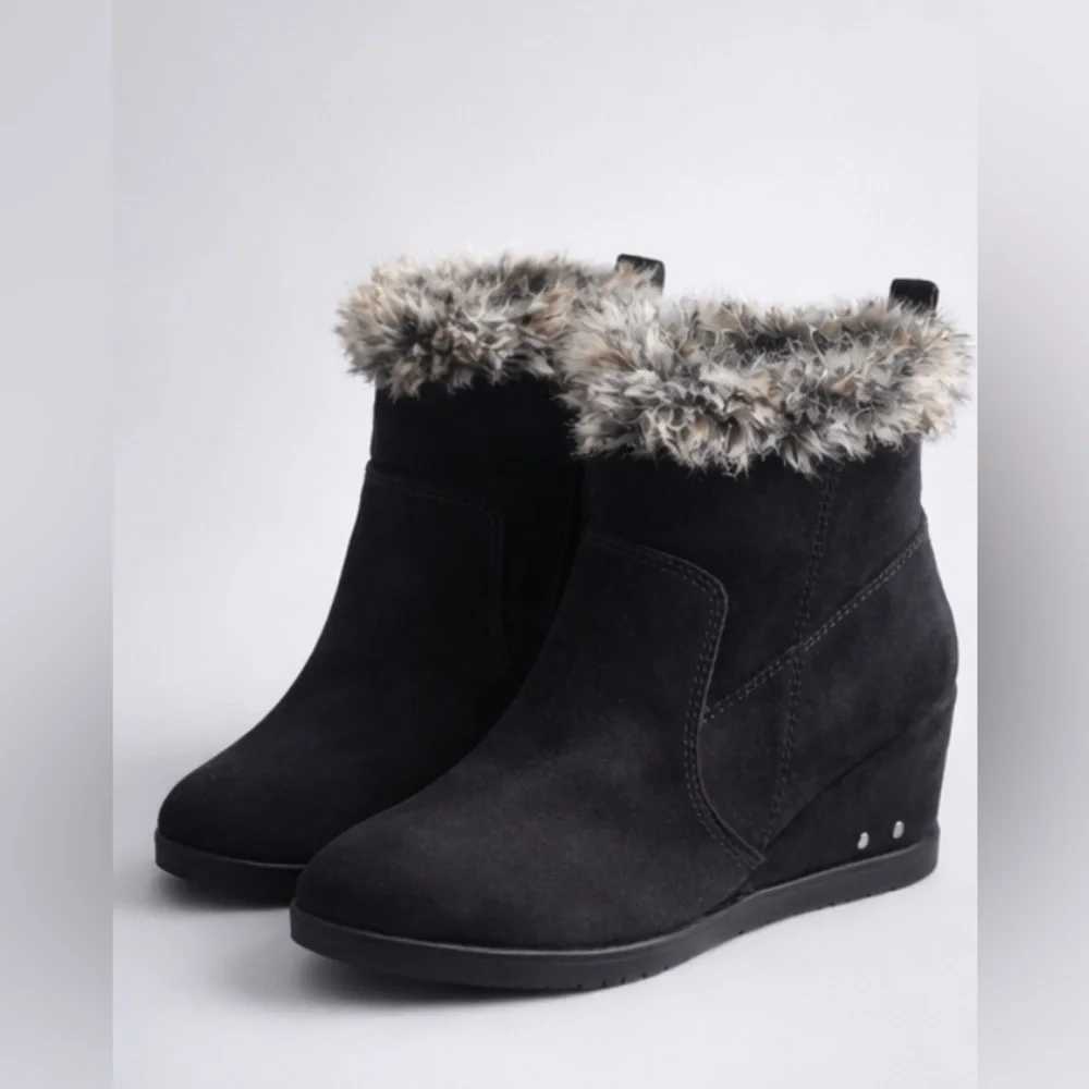 ✨ JustFab Black Wedge Boots Faux Fur Cozy Winter Chic Zip Size 7.5 ✨‎